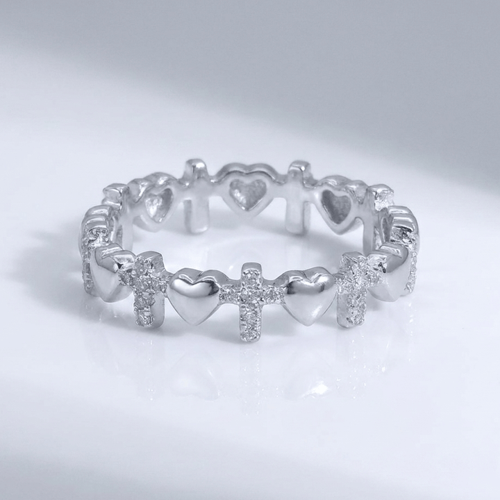 ANILLO DE CRUZ Y CORAZONES DE PLATA