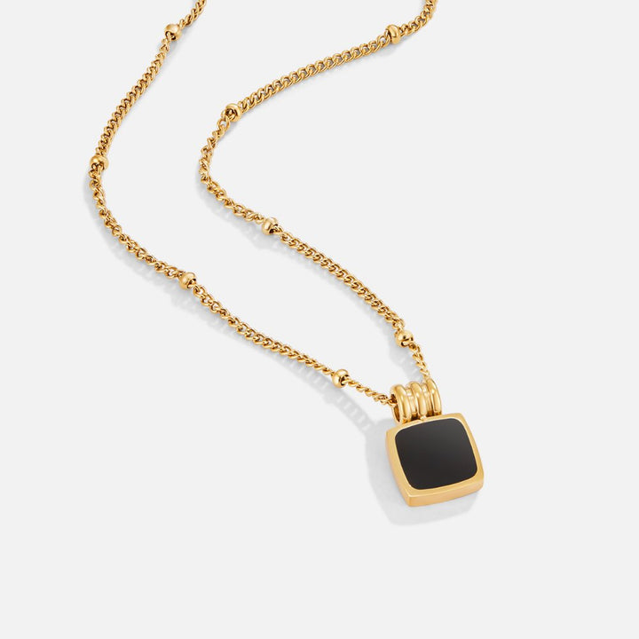 Collar con colgante Lucia en negro