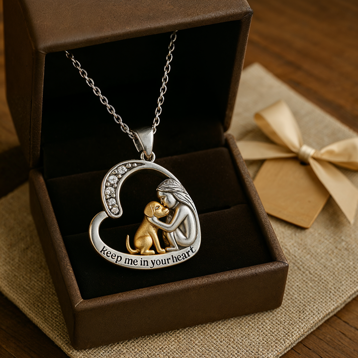 Collar de Corazón de Plata con Perro y Circonias