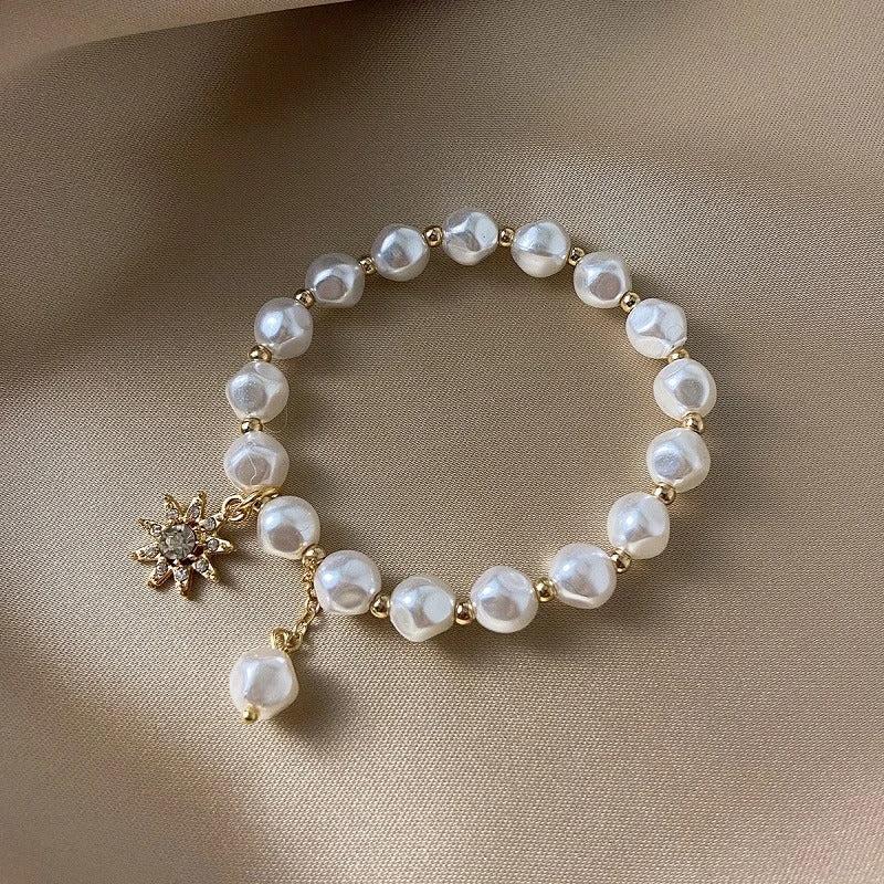 Pulsera con colgante en oro blanco, perla y girasol