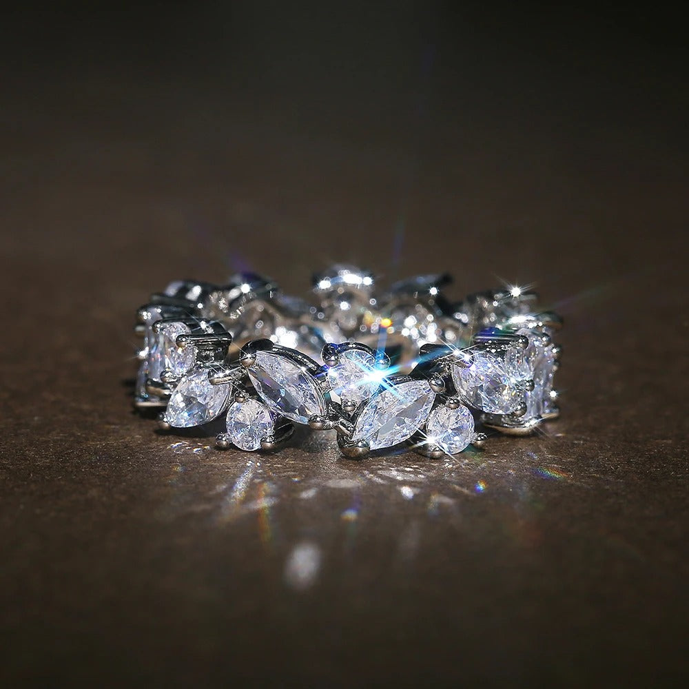 Anillo eternidad vintage con diamantes redondos y marquise