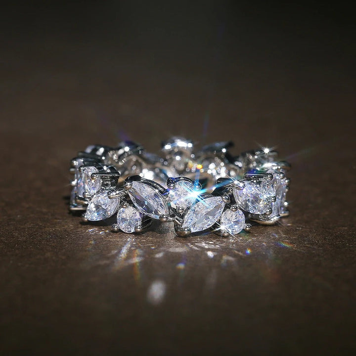 Anillo eternidad vintage con diamantes redondos y marquise