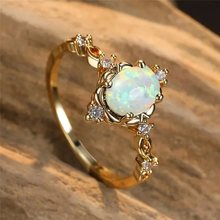 Anillo artesanal con piedra preciosa ópalo dorado
