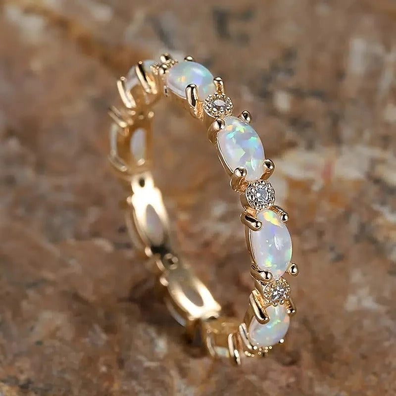 Anillo vintage de oro con ópalo Eternity