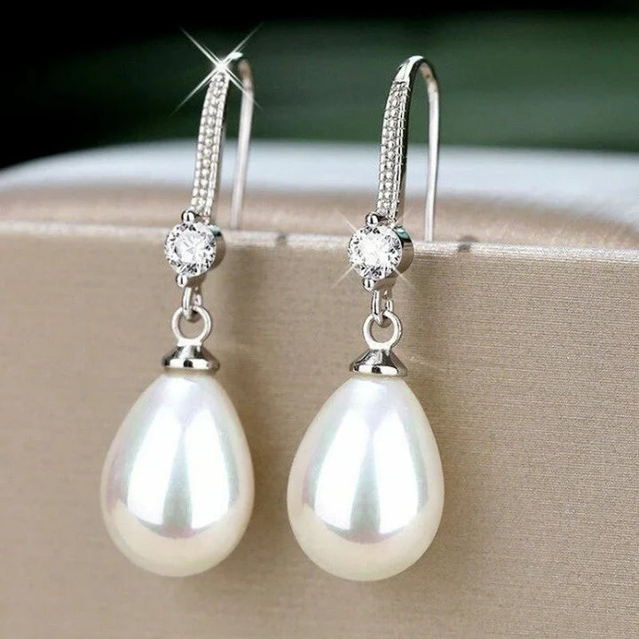 Pendientes artesanales con perlas naturales brillantes