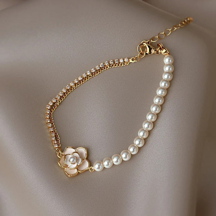 Pulsera floral vintage con perlas y oro