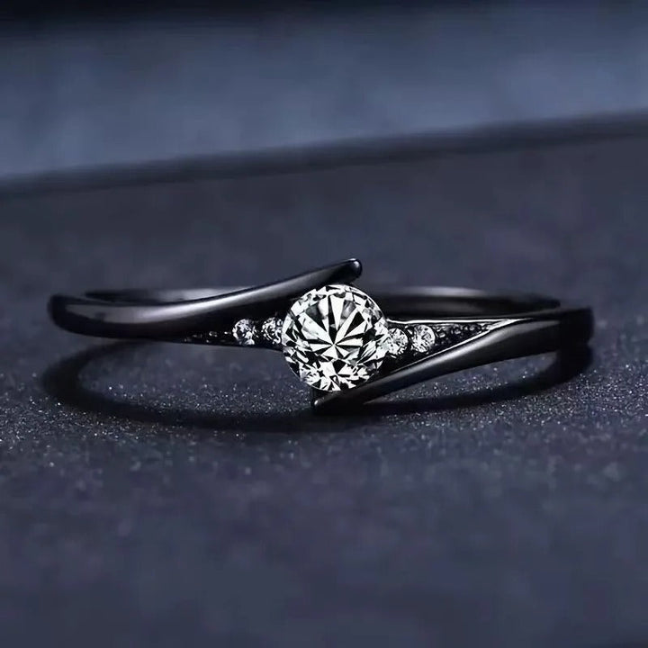 Anillo vintage en oro negro con cristal
