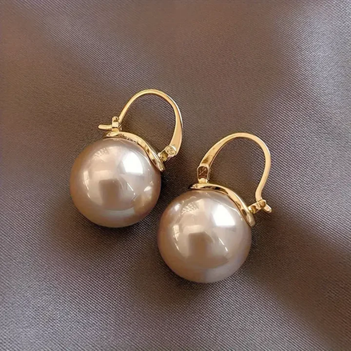 Exquisitos pendientes de perlas doradas