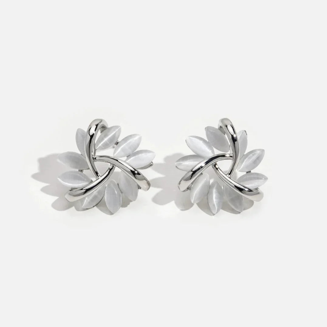 Pendientes de Botón Flor Circular de Ópalo en Oro Elegantes y Exquisitos