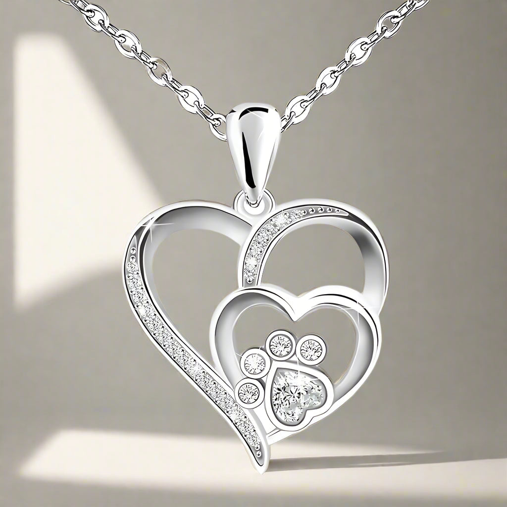 Collar en plata de ley con pata y corazón con circonita