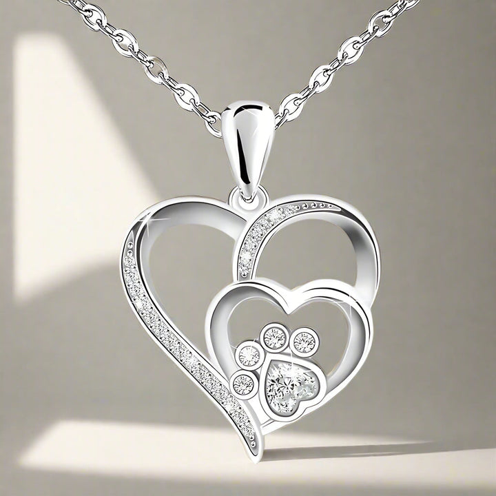 Collar en plata de ley con pata y corazón con circonita