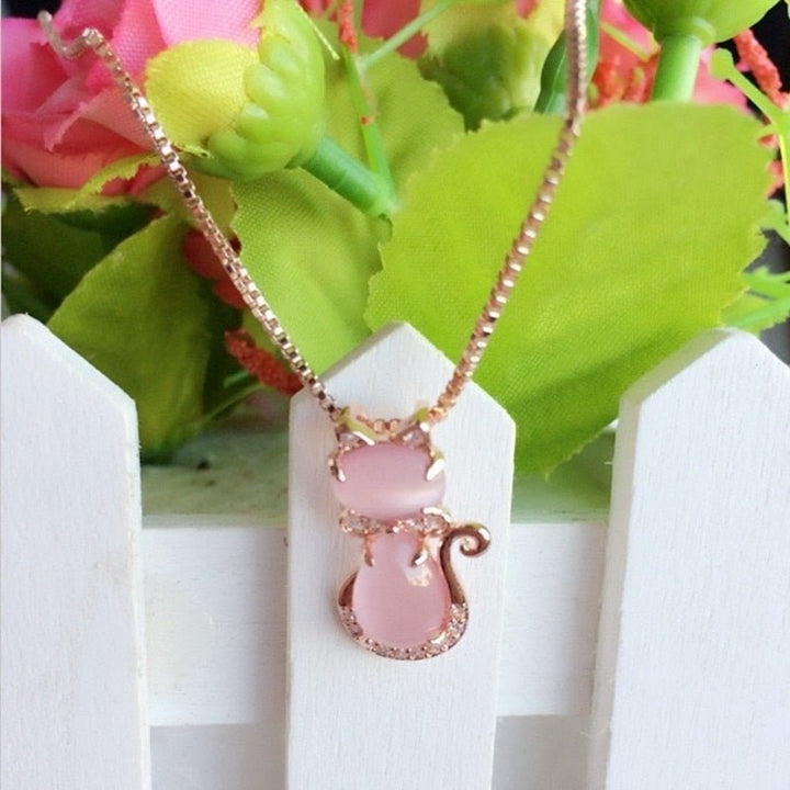 Collar Con Gato Adorable En Piedra Rosa Con Circonita