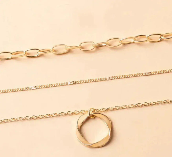 Collar vintage con cadena en capas y colgante dorado