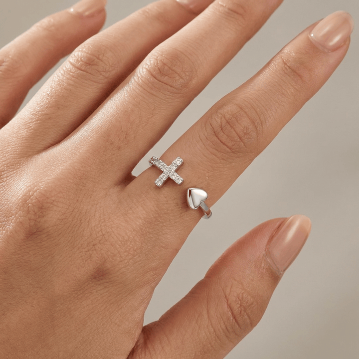 ANILLO DE PLATA CON AMOR Y CRUZ